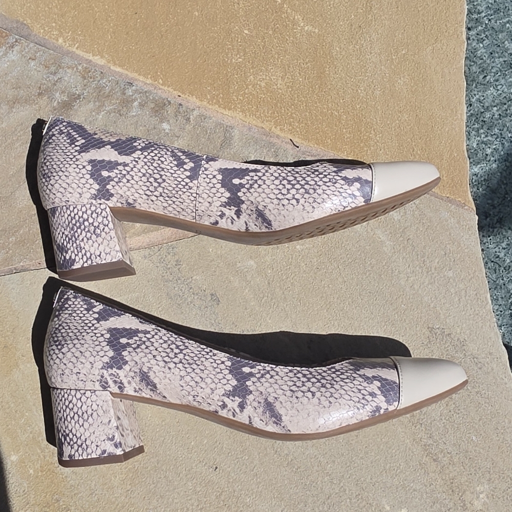 Nwot Cole Haan The Go-To Block Heel Pump Cement Python Print 9B - Picture 8 of 13